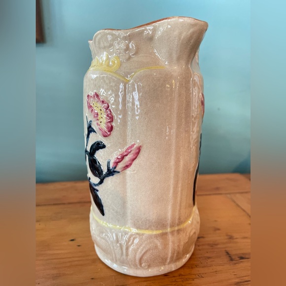 Rare 1880s Antique Victorian English Majolica Pitcher Cream w Lovely Flowers 🌺 - Picture 4 of 17